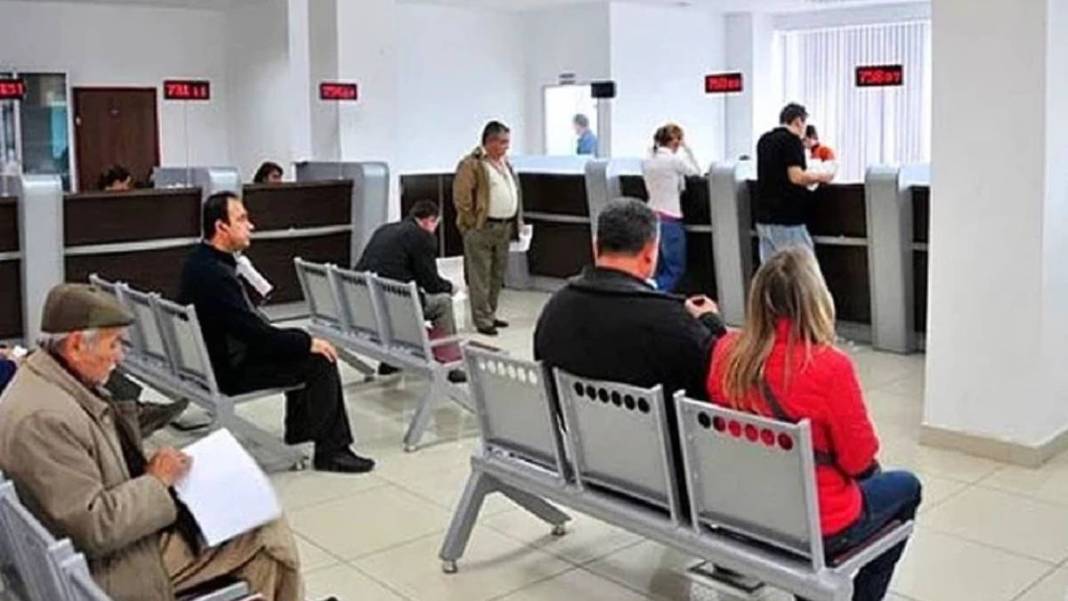 Dev banka o ülkeye resmen satıldı! 5 milyon müşteri diken üstünde 4